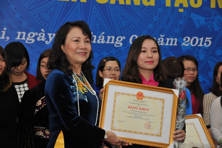 Trao 60 giải nữ giáo viên sáng tạo năm 2014